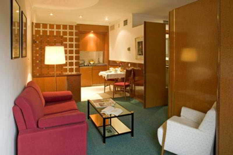 Acacia Suite Barcelona Room photo